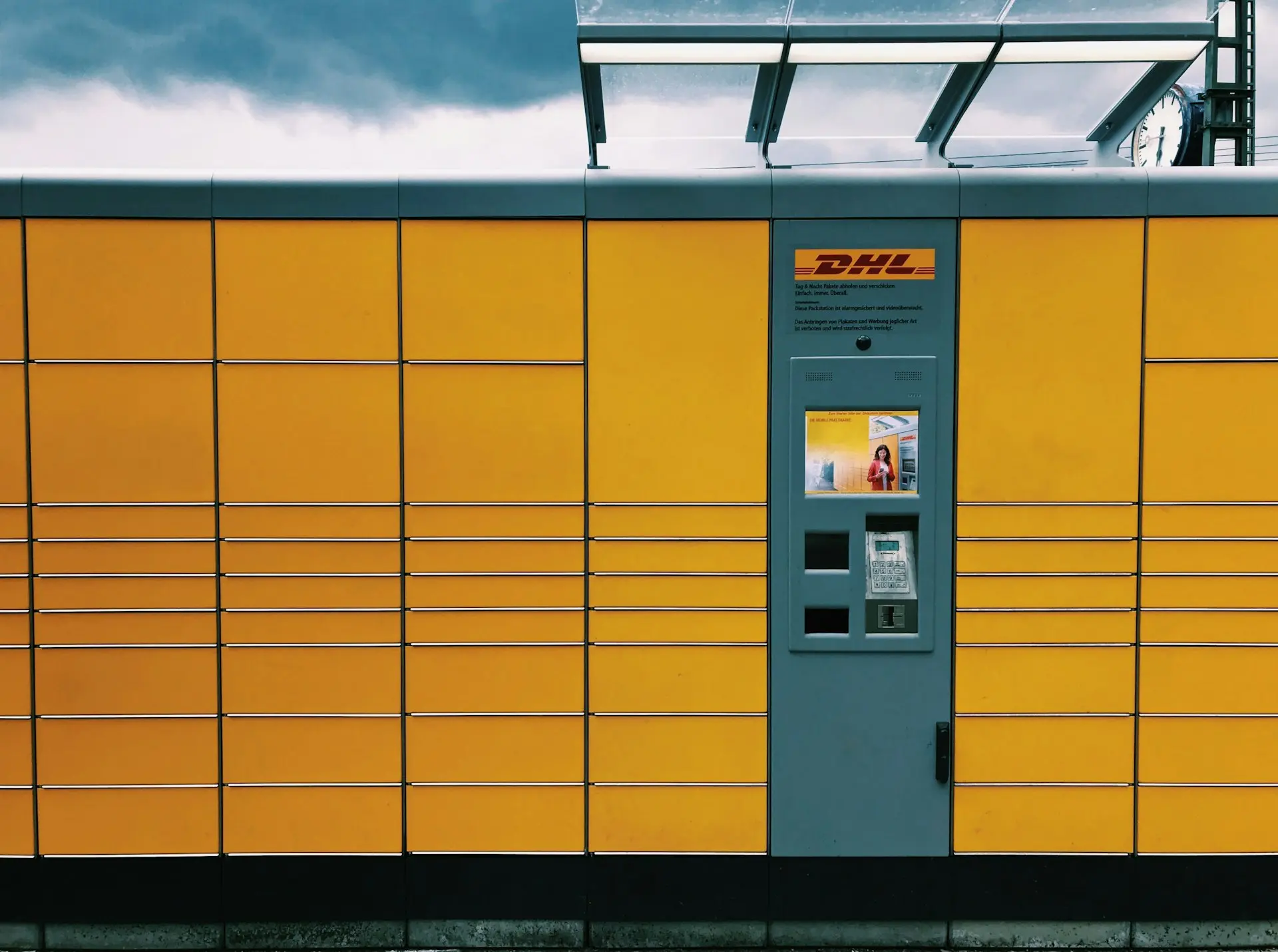 yellow and gray DHL concrete building